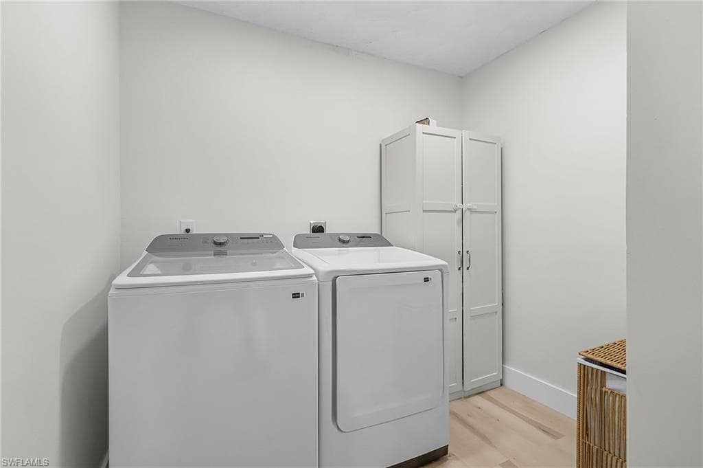 3931 W Riverside DR, FORT MYERS FL 33901-14