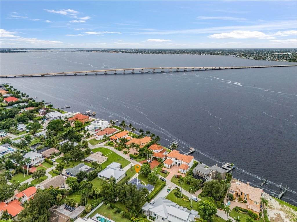 3931 W Riverside DR, FORT MYERS FL 33901-38