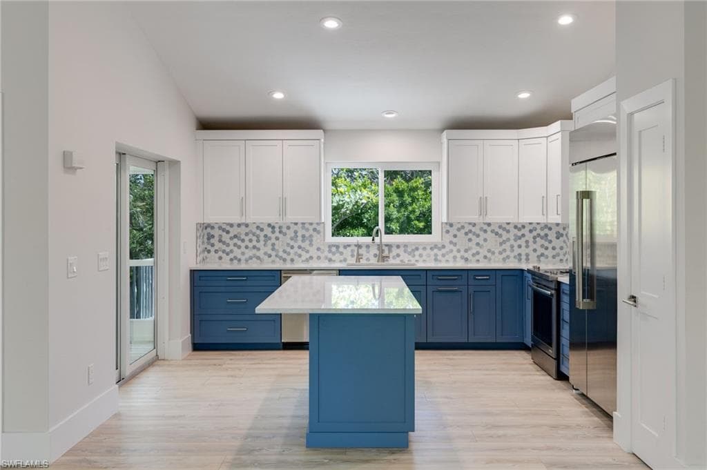 645 Oliva ST, SANIBEL FL 33957-15