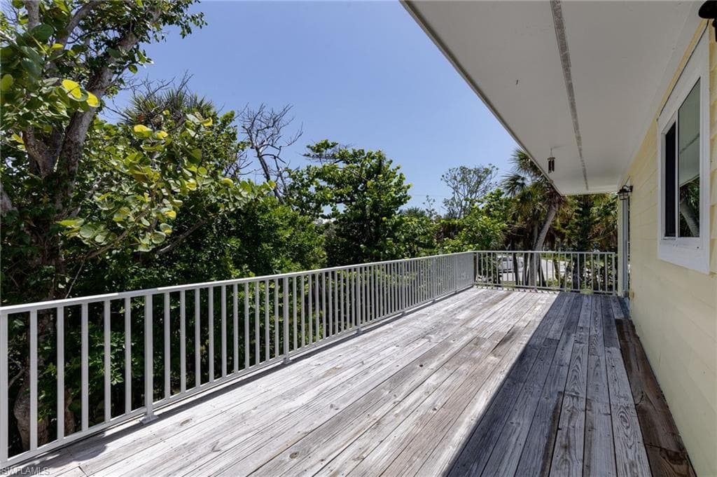 645 Oliva ST, SANIBEL FL 33957-9