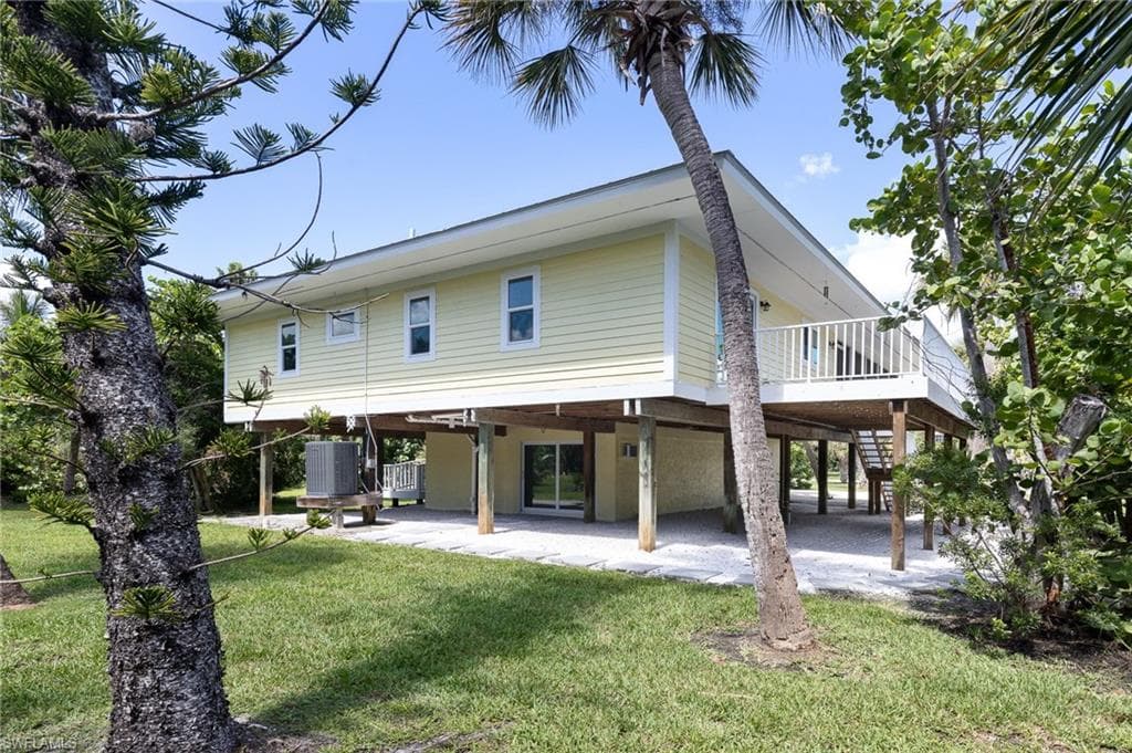 645 Oliva ST, SANIBEL FL 33957-3