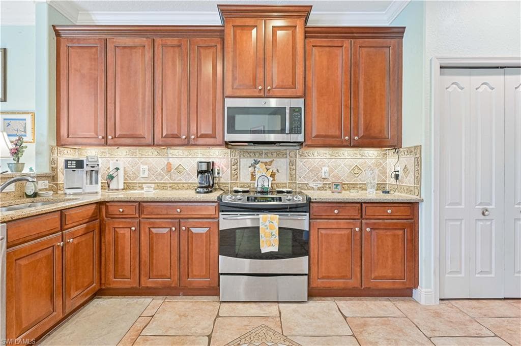 12585 Gemstone CT, FORT MYERS FL 33913-22