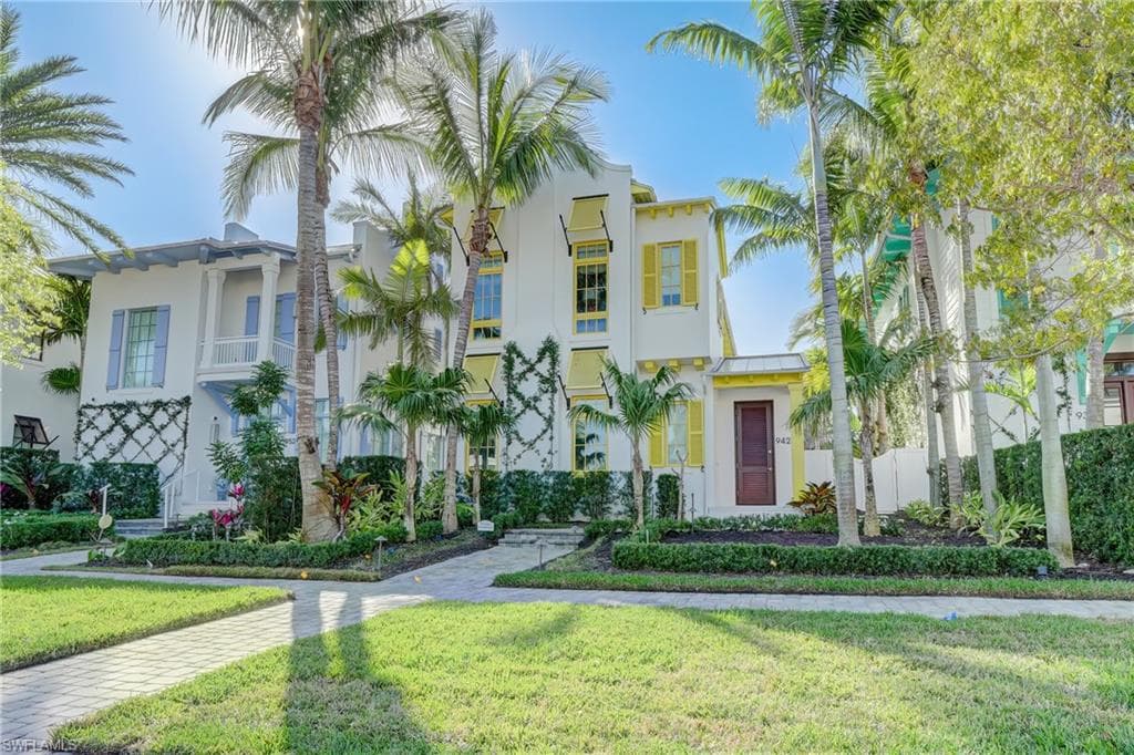 942 9th AVE S, NAPLES FL 34102-1