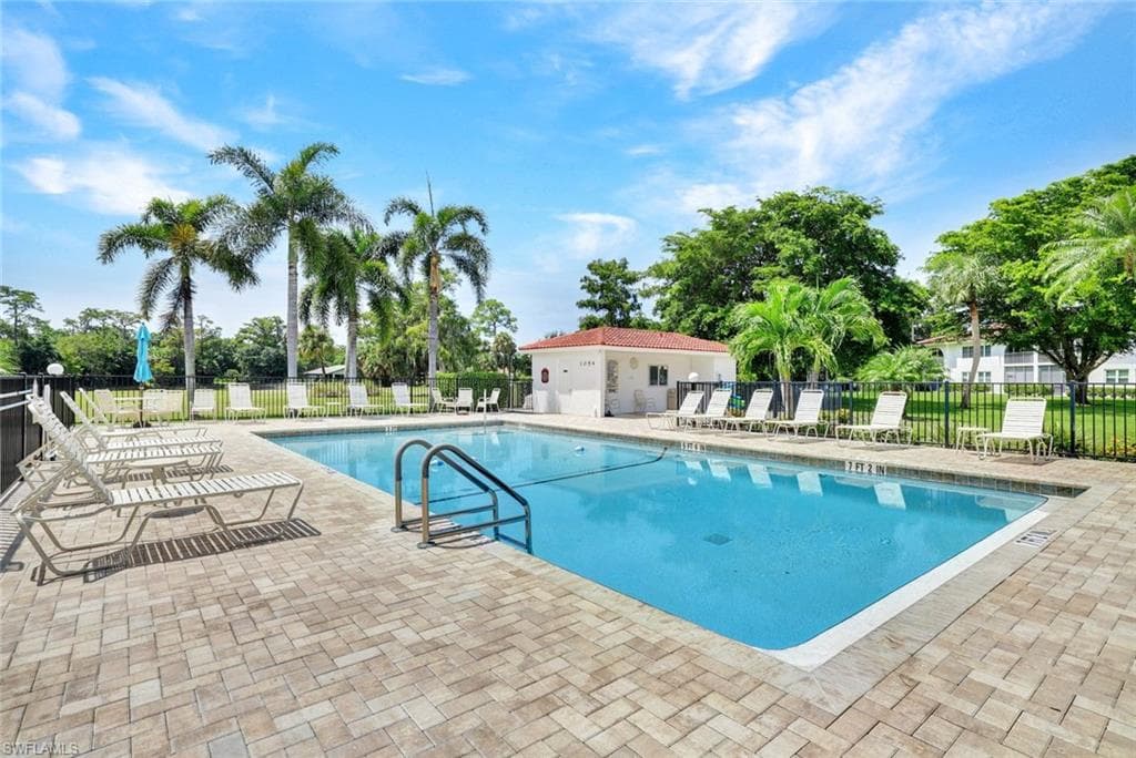 1055 Forest Lakes DR # F203, NAPLES FL 34105-22