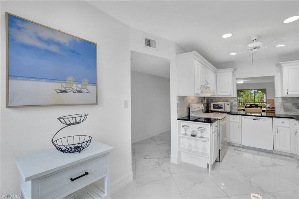 1055 Forest Lakes DR # F203, NAPLES FL 34105-5