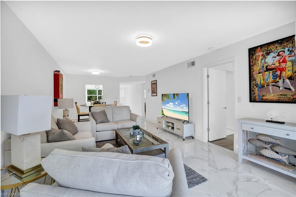 1055 Forest Lakes DR # F203, NAPLES FL 34105-2