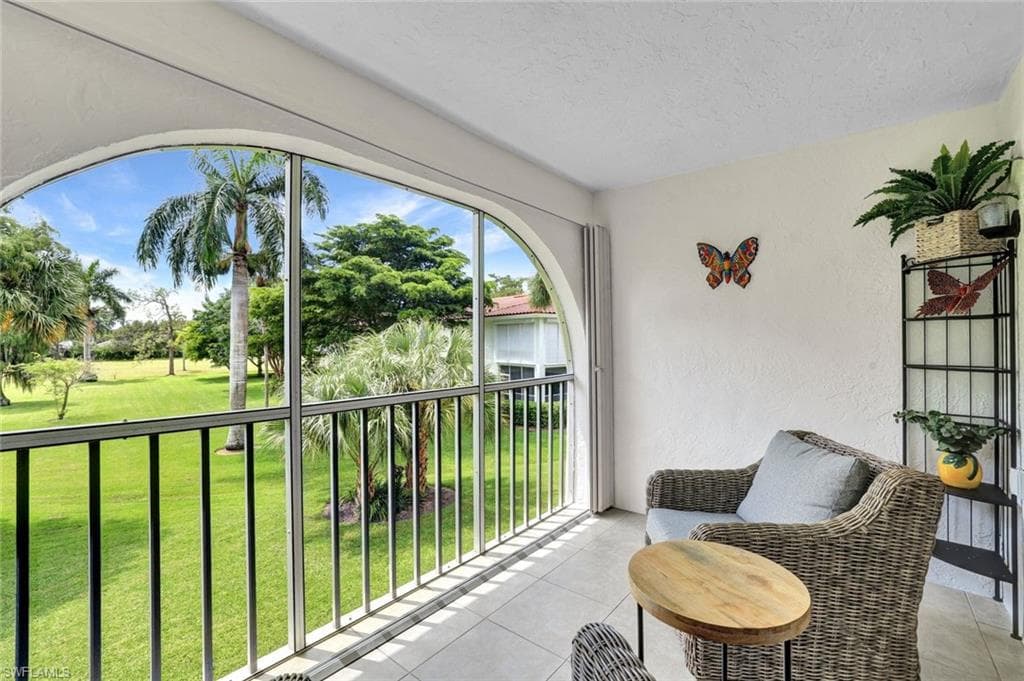 1055 Forest Lakes DR # F203, NAPLES FL 34105-13