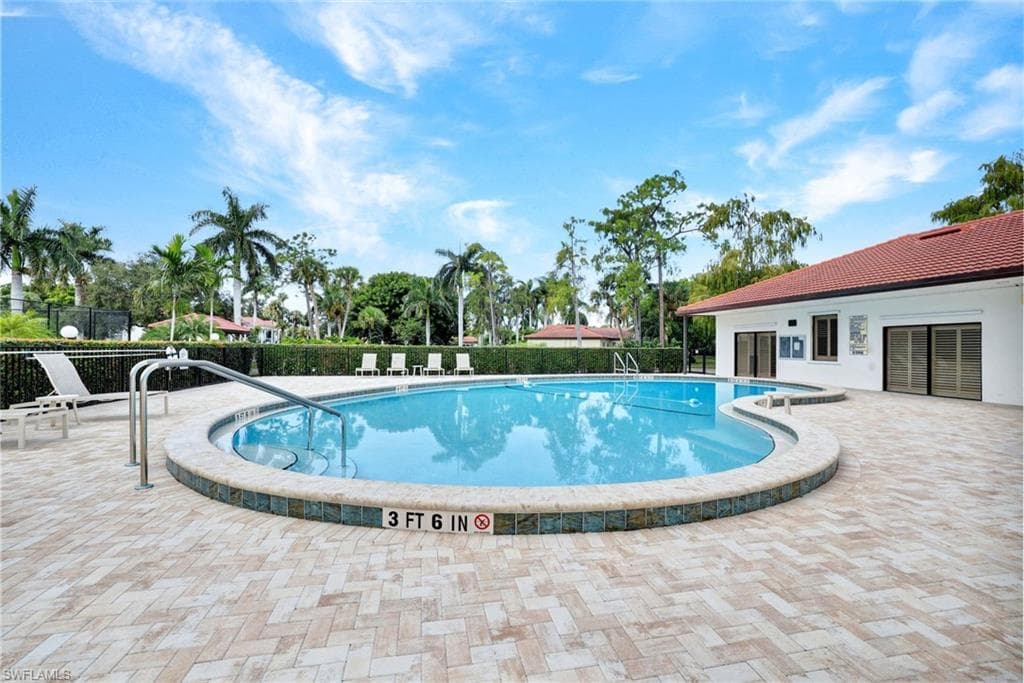 1055 Forest Lakes DR # F203, NAPLES FL 34105-17