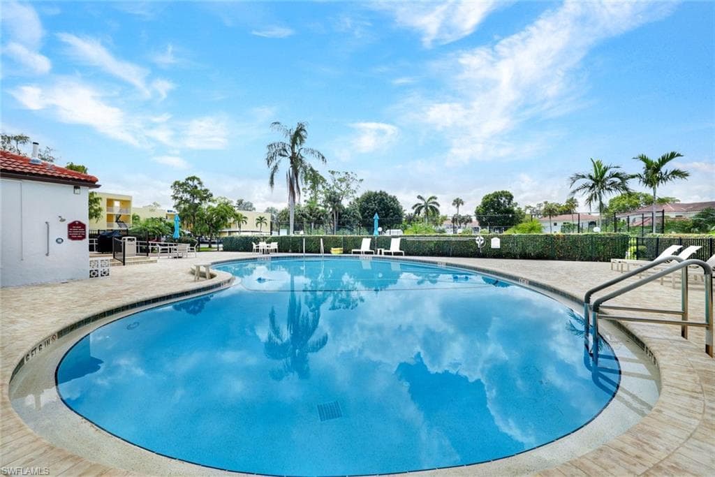 1055 Forest Lakes DR # F203, NAPLES FL 34105-18