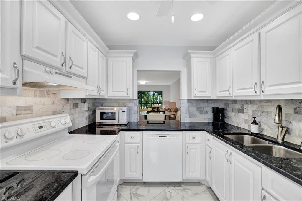 1055 Forest Lakes DR # F203, NAPLES FL 34105-3