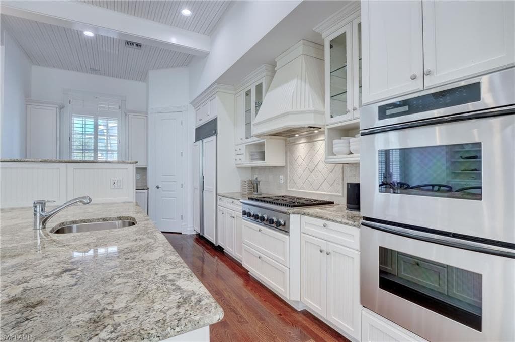 1551 Gulf Shore BLVD S, NAPLES FL 34102-12