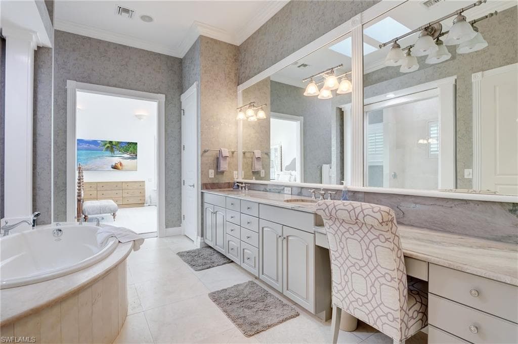 1551 Gulf Shore BLVD S, NAPLES FL 34102-29