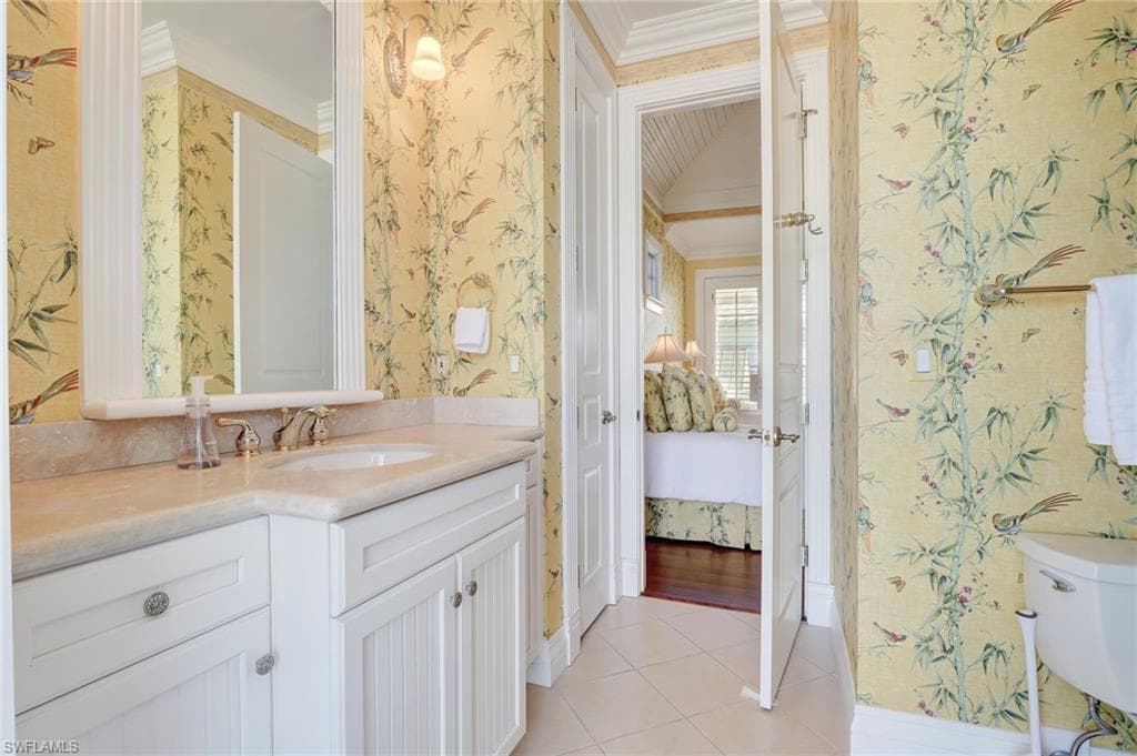 1551 Gulf Shore BLVD S, NAPLES FL 34102-32