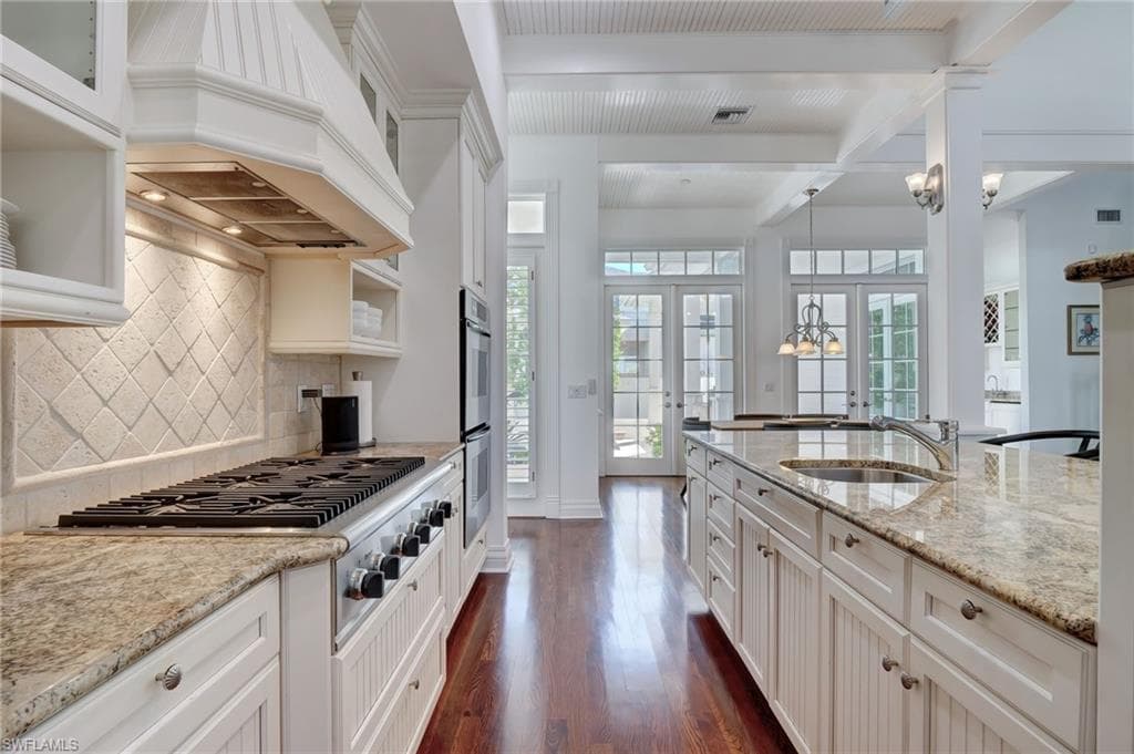 1551 Gulf Shore BLVD S, NAPLES FL 34102-13