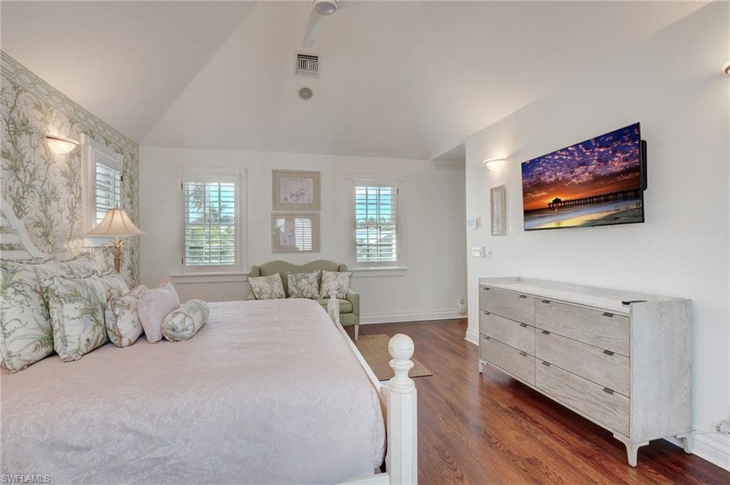 1551 Gulf Shore BLVD S, NAPLES FL 34102-40