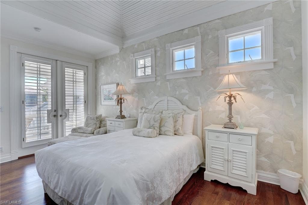 1551 Gulf Shore BLVD S, NAPLES FL 34102-36