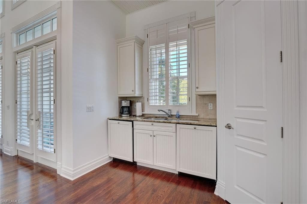 1551 Gulf Shore BLVD S, NAPLES FL 34102-14