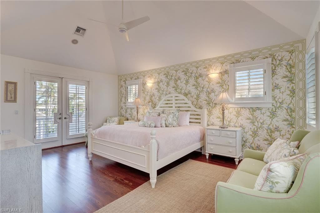 1551 Gulf Shore BLVD S, NAPLES FL 34102-39