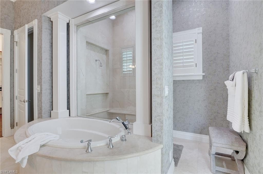 1551 Gulf Shore BLVD S, NAPLES FL 34102-30