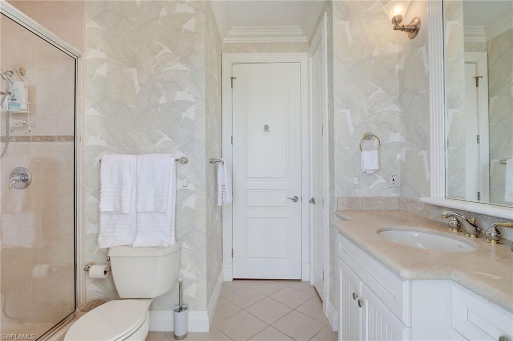 1551 Gulf Shore BLVD S, NAPLES FL 34102-38