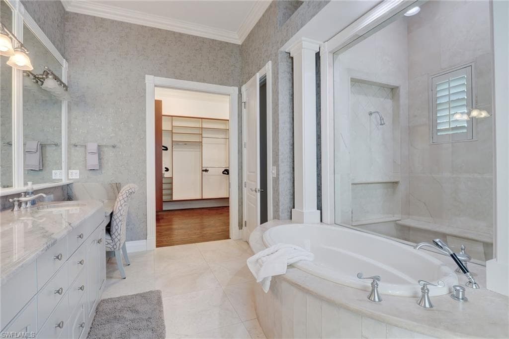 1551 Gulf Shore BLVD S, NAPLES FL 34102-28