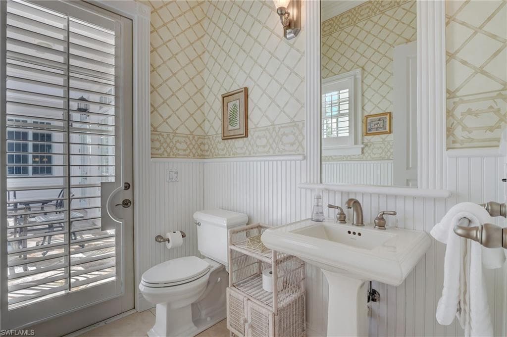 1551 Gulf Shore BLVD S, NAPLES FL 34102-24