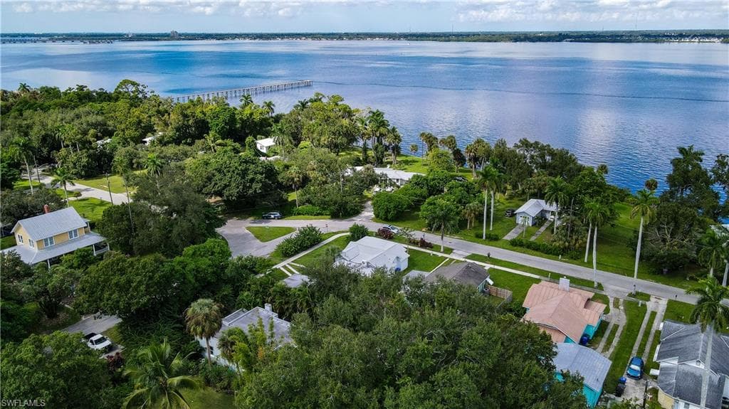 3510 E Riverside DR, FORT MYERS FL 33916-34