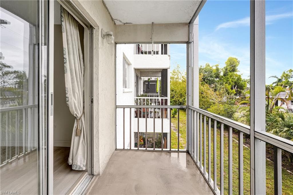 4906 Victoria DR # 209, CAPE CORAL FL 33904-19