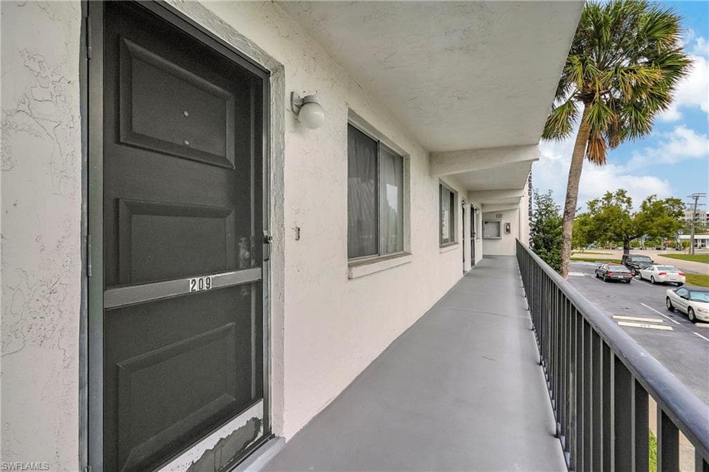4906 Victoria DR # 209, CAPE CORAL FL 33904-3
