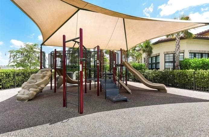 9192 Glenforest DR, NAPLES FL 34120-18