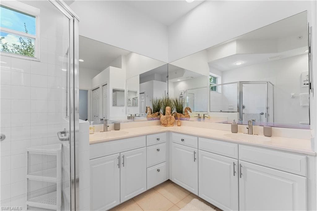 8217 Parkstone PL # 308, NAPLES FL 34120-26