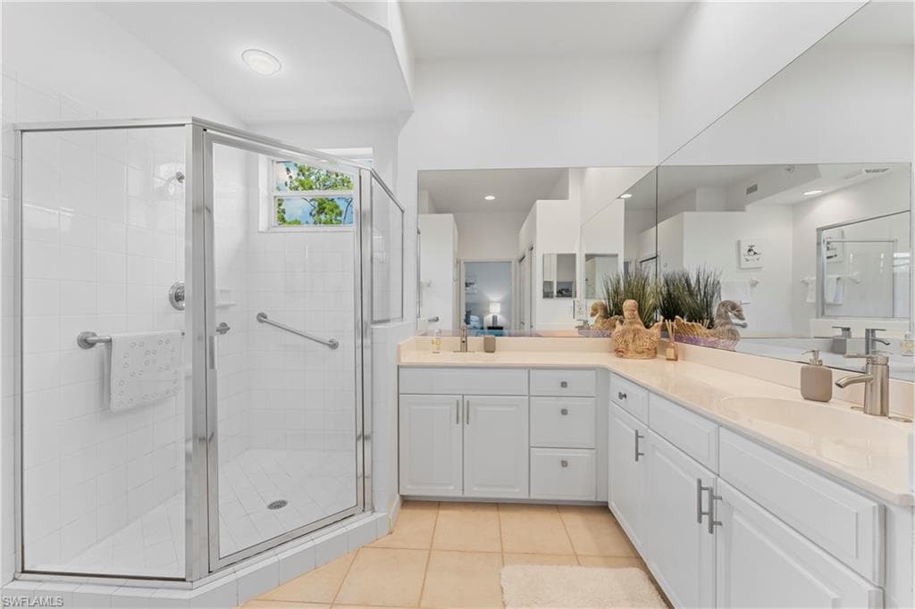 8217 Parkstone PL # 308, NAPLES FL 34120-25