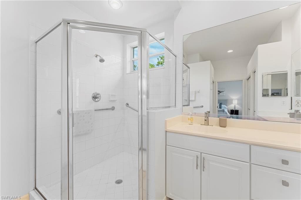 8217 Parkstone PL # 308, NAPLES FL 34120-27
