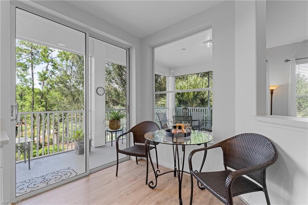 8217 Parkstone PL # 308, NAPLES FL 34120-33