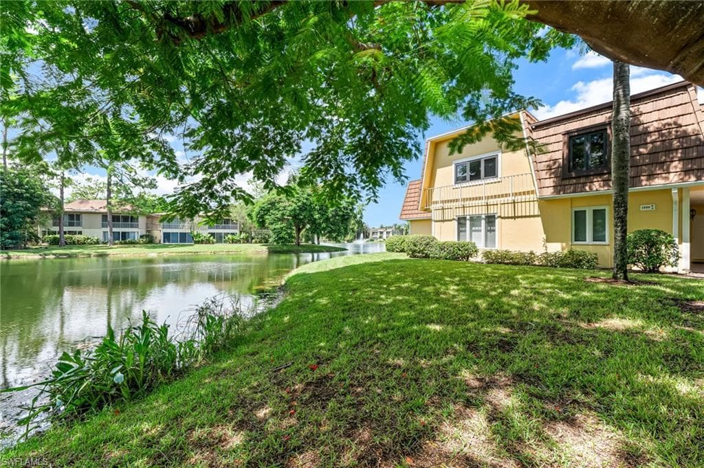 1890 Bald Eagle Dr. #B DR # 400B, NAPLES FL 34105-1