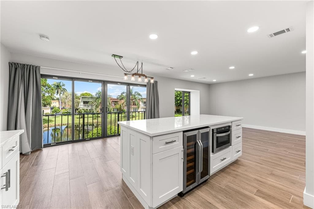 1890 Bald Eagle Dr. #B DR # 400B, NAPLES FL 34105-12