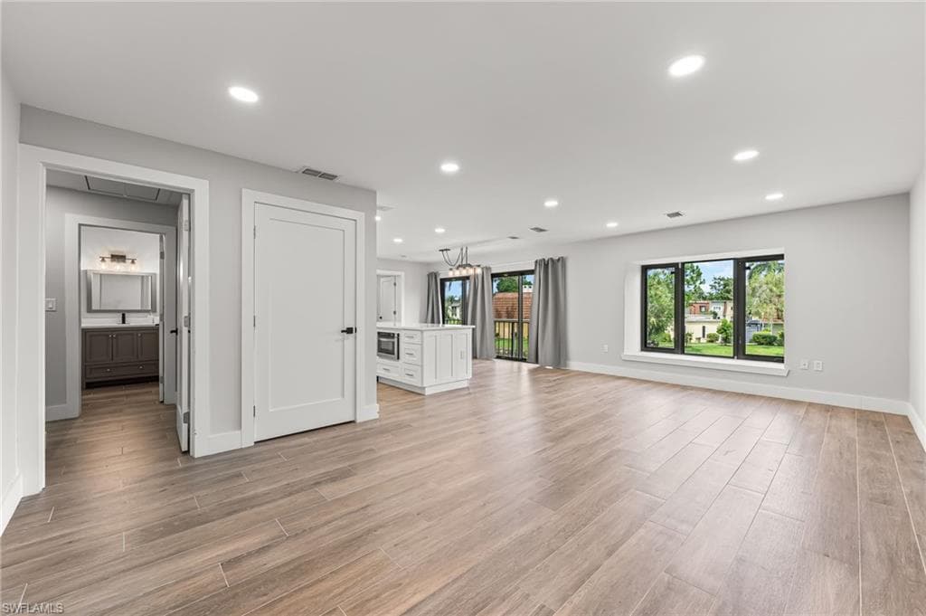 1890 Bald Eagle Dr. #B DR # 400B, NAPLES FL 34105-2