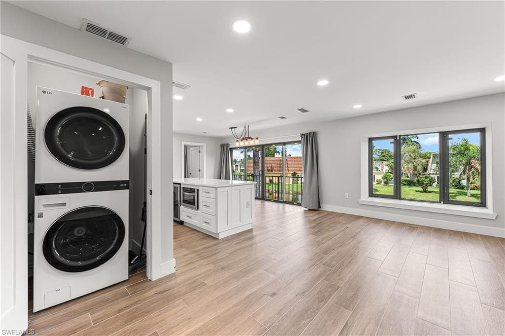 1890 Bald Eagle Dr. #B DR # 400B, NAPLES FL 34105-35