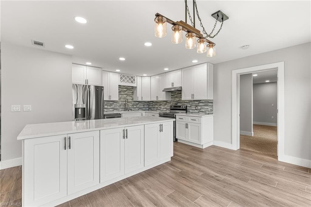 1890 Bald Eagle Dr. #B DR # 400B, NAPLES FL 34105-8