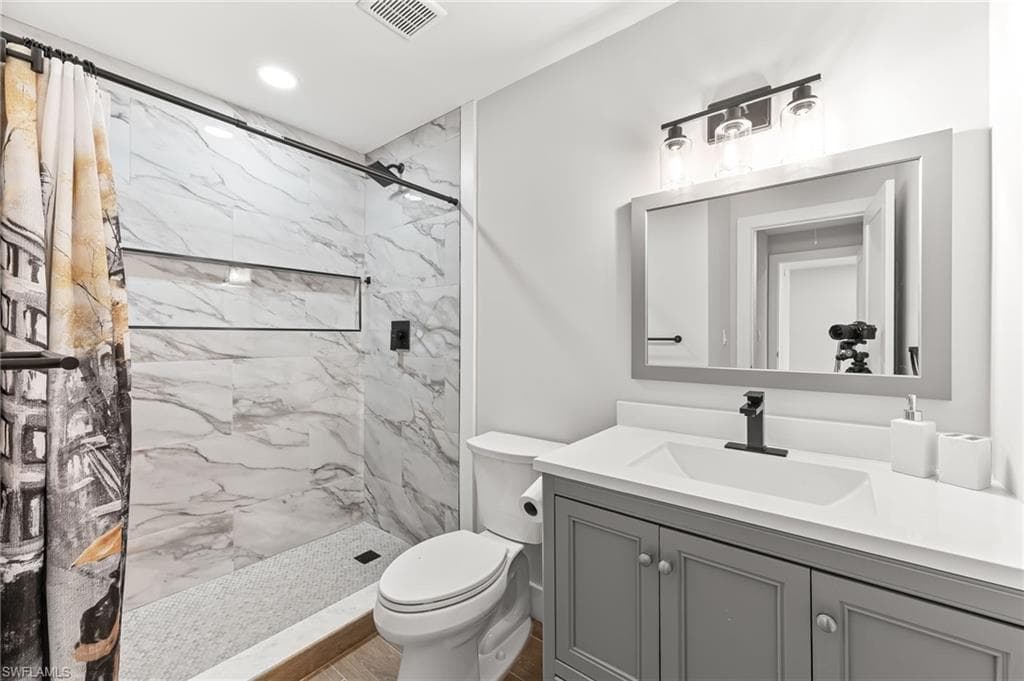 1890 Bald Eagle Dr. #B DR # 400B, NAPLES FL 34105-30