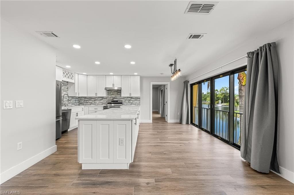 1890 Bald Eagle Dr. #B DR # 400B, NAPLES FL 34105-7