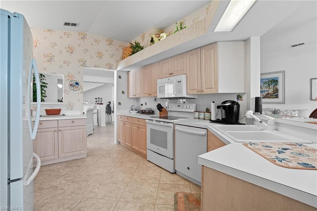 6894 Rain Lily RD # 203, NAPLES FL 34109-6