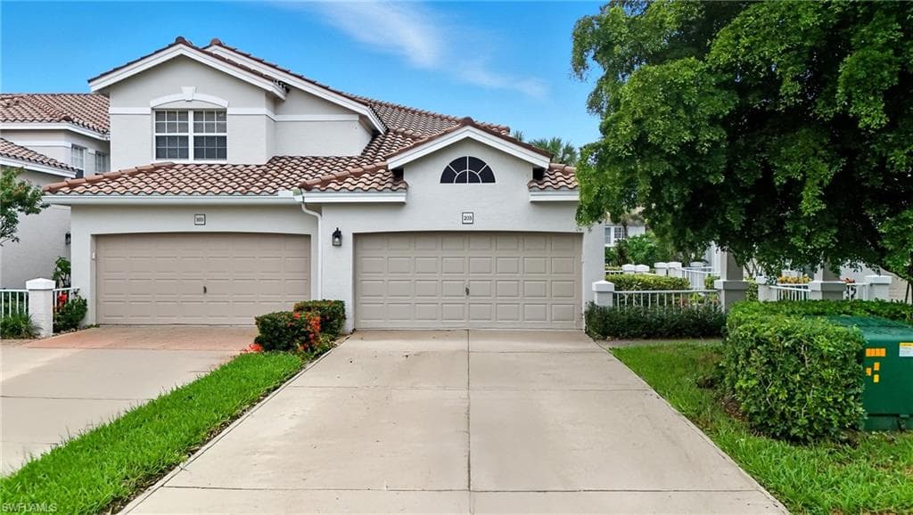 6894 Rain Lily RD # 203, NAPLES FL 34109-2