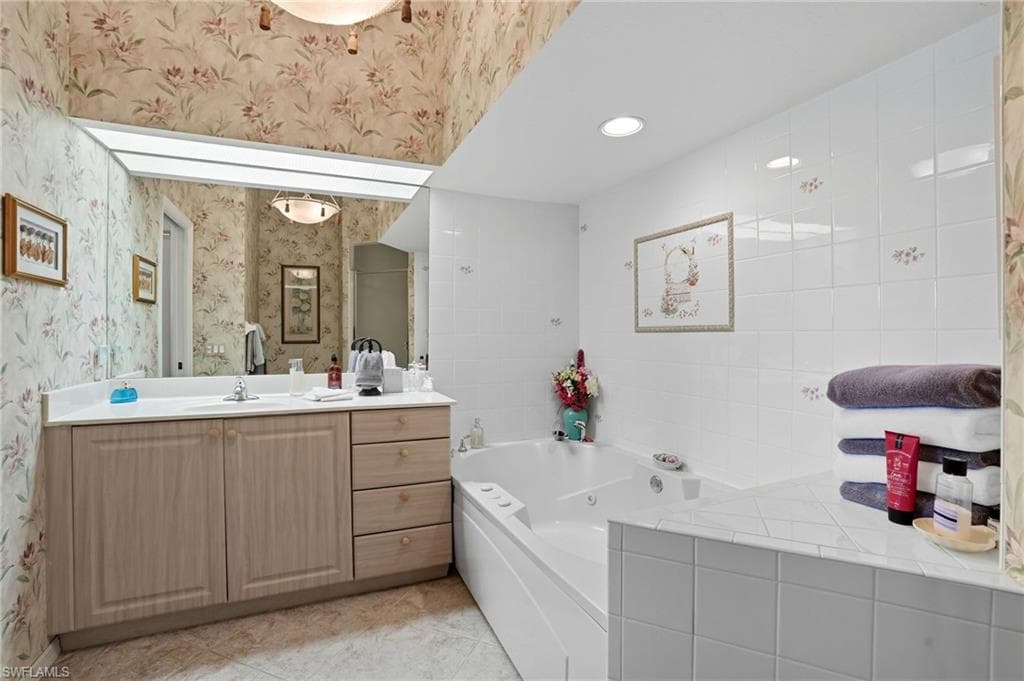 6894 Rain Lily RD # 203, NAPLES FL 34109-9