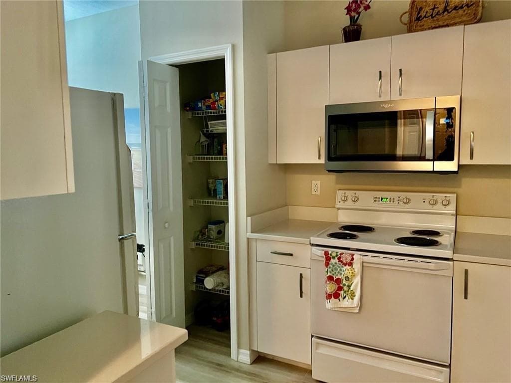 2290 Carrington CT # 202, NAPLES FL 34109-5