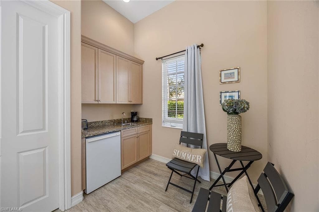 8894 Shenendoah CIR-44