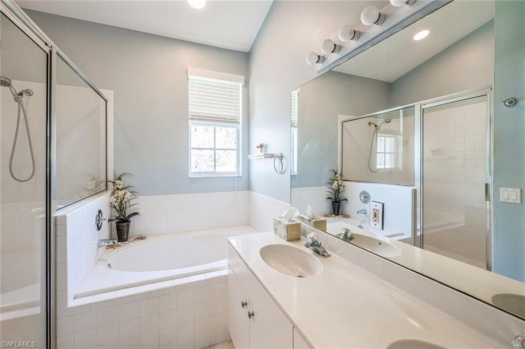 27080 Lake Harbor CT # 201, BONITA SPRINGS FL 34134-10