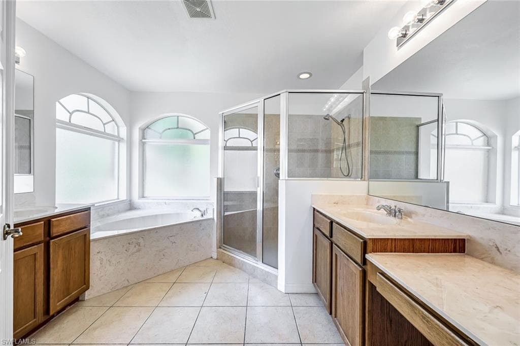 9820 Springlake CIR, ESTERO FL 33928-17