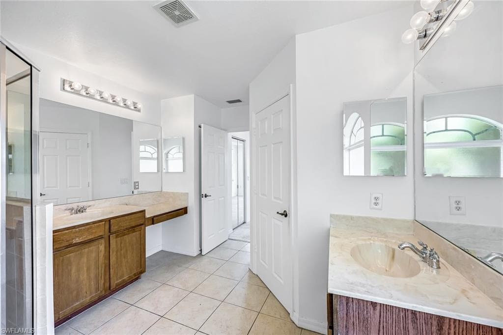 9820 Springlake CIR, ESTERO FL 33928-18