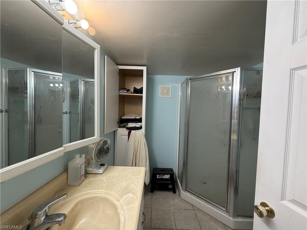 539 Poinsettia LN # 152, NAPLES FL 34114-6